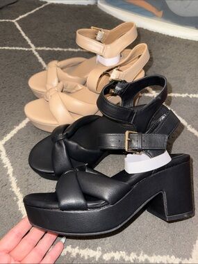 SO juniors Knotted Strap Sandals in Black and Beige (Size 7)